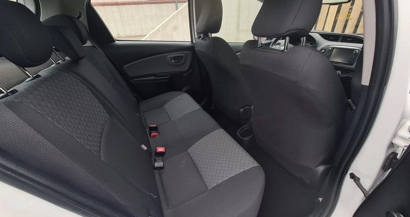 Toyota Yaris cena 38900 przebieg: 98000, rok produkcji 2015 z Jedlina-Zdrój małe 781